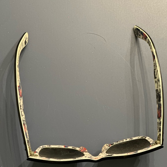 Ray-Ban Wayfarer Black with London design detail - Picture 4 of 4